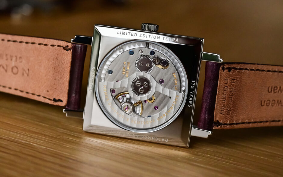Μια συλλογή από 5 τετράγωνα ρολόγια για τον καρπό σας