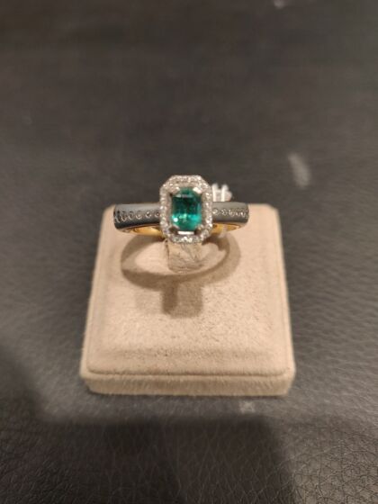 ΔΑΧΤΥΛΙΔΙ 18Κ ΜΕ ΤΙΤΑΝΙΟ  Br 0.04ct EMERALD 0.40ct 